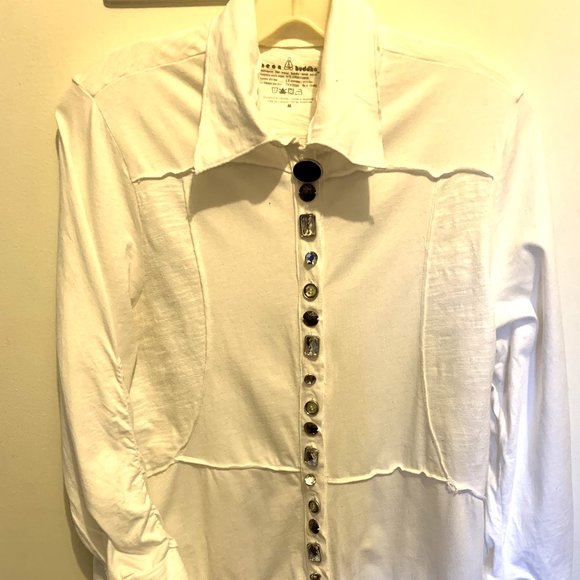 Unique long-sleeved shirt w/ scalloped hem and bling buttons (Medium) - Picture 2 of 4